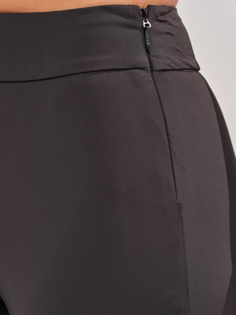 AKIRA CHECK IT OUT GROMMET FLARE LEGGING - Picture 5 of 6
